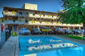 Travelodge by Wyndham Niagara Falls at the Falls