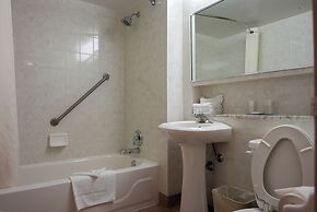 Travelodge by Wyndham Niagara Falls at the Falls