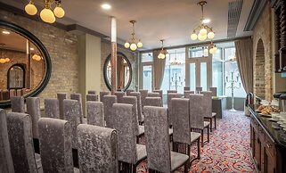 The Trinity City Hotel