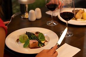 The Trinity City Hotel