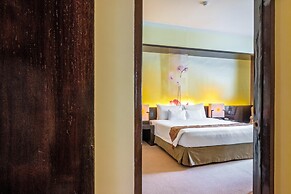 Waterfront Cebu City Hotel & Casino