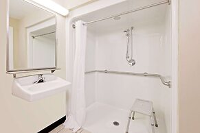 Baymont by Wyndham Battle Creek Downtown
