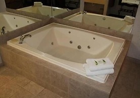 Crown Choice Inn & Suites Lakeview & Waterpark