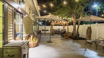 White Pines Inn & Suites