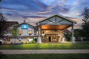 White Pines Inn & Suites