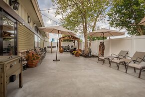 White Pines Inn & Suites