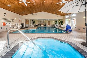 White Pines Inn & Suites