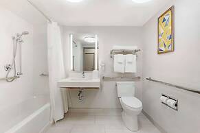 Comfort Inn & Suites Near Universal Orlando Resort - Convention Ctr