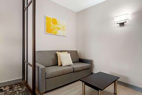 Comfort Inn & Suites Near Universal Orlando Resort - Convention Ctr