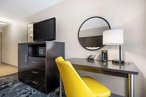 Comfort Inn & Suites Near Universal Orlando Resort - Convention Ctr