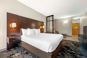 Comfort Inn & Suites Near Universal Orlando Resort - Convention Ctr