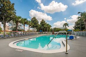 Comfort Inn & Suites Near Universal Orlando Resort - Convention Ctr
