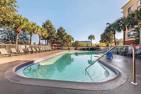 Comfort Inn & Suites Near Universal Orlando Resort - Convention Ctr