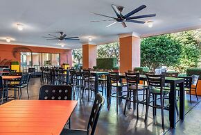 Comfort Inn & Suites Near Universal Orlando Resort - Convention Ctr