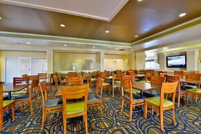 Comfort Inn & Suites Near Universal Orlando Resort - Convention Ctr