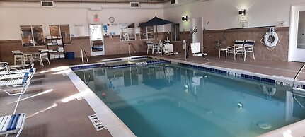 Holiday Inn Express & Suites New Buffalo by IHG