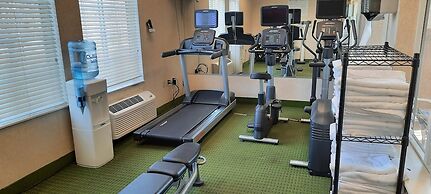 Holiday Inn Express & Suites New Buffalo by IHG