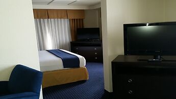 Holiday Inn Express & Suites New Buffalo by IHG