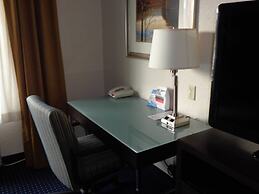 Holiday Inn Express & Suites New Buffalo by IHG