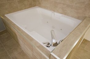 Holiday Inn Express & Suites St Joseph by IHG