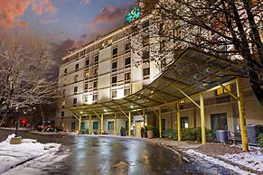 La Quinta Inn & Suites by Wyndham Boston Somerville