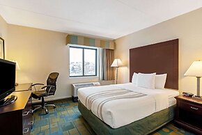 La Quinta Inn & Suites by Wyndham Boston Somerville
