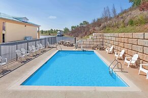 Days Inn by Wyndham Lenoir City