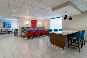 Holiday Inn Express & Suites Vadnais Heights by IHG