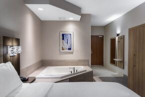Holiday Inn Express & Suites Vadnais Heights by IHG