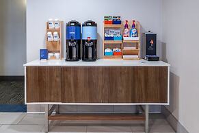 Holiday Inn Express & Suites Vadnais Heights by IHG