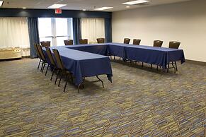 Holiday Inn Express & Suites Vadnais Heights by IHG