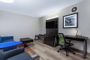 Holiday Inn Express & Suites Vadnais Heights by IHG