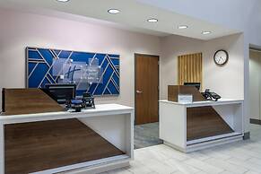Holiday Inn Express & Suites Vadnais Heights by IHG