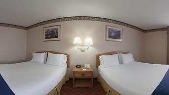 Holiday Inn Express & Suites Wauseon by IHG