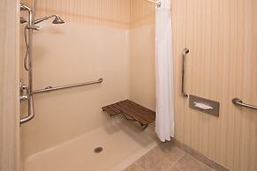 Holiday Inn Express & Suites Wauseon by IHG