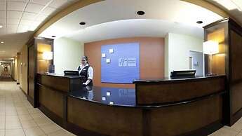 Holiday Inn Express & Suites Wauseon by IHG