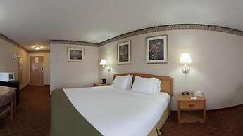 Holiday Inn Express & Suites Wauseon by IHG