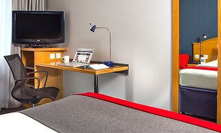 Holiday Inn Express East Midlands Airport by IHG