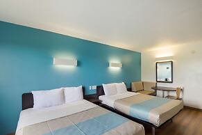 Motel 6 Rothschild, WI