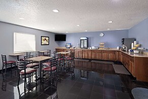 Days Inn & Suites by Wyndham Green Bay WI.