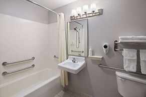 Days Inn & Suites by Wyndham Green Bay WI.