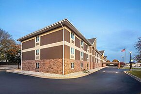 Days Inn & Suites by Wyndham Green Bay WI.