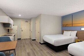 Days Inn & Suites by Wyndham Green Bay WI.