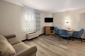Days Inn & Suites by Wyndham Green Bay WI.