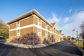 Days Inn & Suites by Wyndham Green Bay WI.