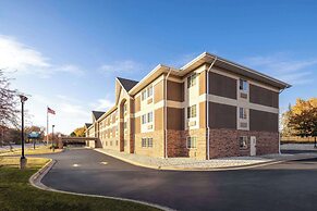 Days Inn & Suites by Wyndham Green Bay WI.