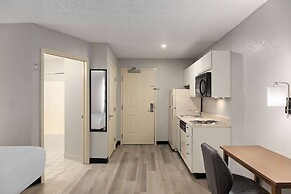 Days Inn & Suites by Wyndham Green Bay WI.