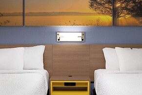 Days Inn & Suites by Wyndham Green Bay WI.