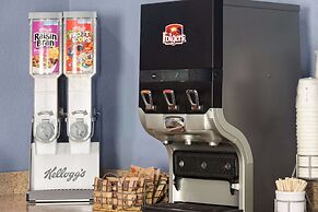Days Inn & Suites by Wyndham Green Bay WI.