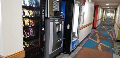 AmericInn by Wyndham West Burlington